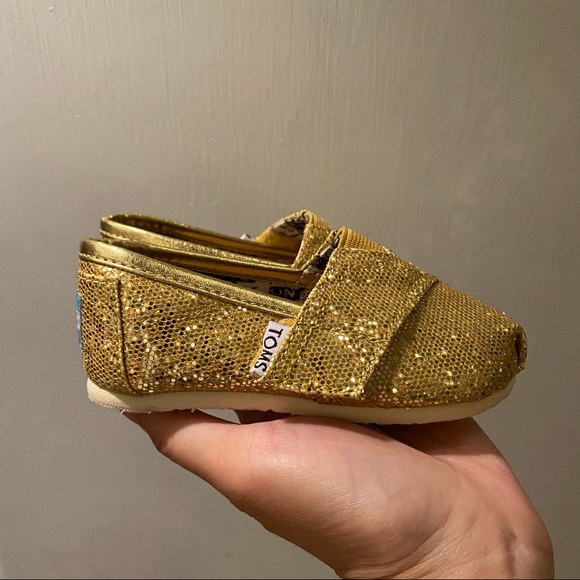 TOMS Gold Glitter Shoe - Picture 1 of 3